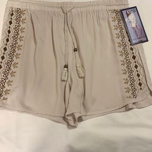 Sound/Style Size XL cream shorts with brown and tan embroidery down each side.